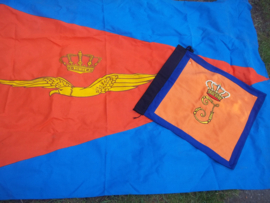 Nederlandse vlag Koninklijke Luchtmacht,zeer groot model bijna mint staat.