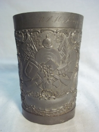 German pewter shooting price 1897. Duits tinnen schietbeker, op naam met militaire afbeeldingen TOP item