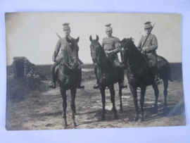 Photograph of three German uhlanen. Foto met drie Duitse Ulanen, zeer apart.