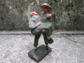 DURSO Belgium soldier carrying a wounded soldier. Belgische gewonden drager leuke set.