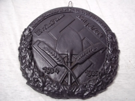 German ironcast plaque of the German Labour party. Duits gietijzeren plaquette  1934-1935 Nationalsozialistischer Arbeitsdienst Hövelhof/ Senne - Abteilung 6/204  diameter 20 cm.