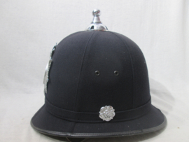 British Bobby helmet, Engelse politie helm Leicestershire Constabulary, apart embleem mooie helm.