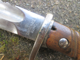 German M 1898/ 05 sawback bayonet maker Simson & Co. Suhl. spine dated 1915 under crown W. with scabbard and frog Hans Römer Neu- Ulm 1914 BAM 9 30. Duitse zaagrug Butcher bajonet in een zeer nette staat.