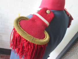Napoleontisch uniform, zeer netjes en historisch verantwoord gemaakt, natuurgetrouw. voorzien van een aantal oude Franse genie knopen. Oude replica.