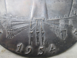 German plaque silver, Deutsche Kampfspiele 1934 - DEM SIEGER. Nürnberg. Duitse penning zilver sportwedstrijd 1934 in Nürnberg diameter  9 cm. zeer bijzonder stuk.