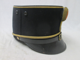 Dutch officers cap M-1895 very good condition. Nederlands kepie model 1895 in een zeer nette staat, met kurk aan de binnenkant zeer apart Maker gebr. van Leer uit Utrecht.