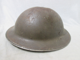 British steelhelmet Mk II, nicely marked and dated 1943, nevercleaned found in Germany. Engelse staalhelm Brodie type Mk II met maker en datum 1943 niet schoongemaakt zo gevonden.