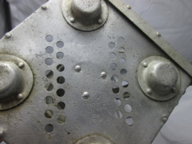 German air force lamp nicely marked without the glasses. Duitse aluminium lamp met Luftwaffe adelaar en datum, helaas zonder glas. verder zeer nette staat.