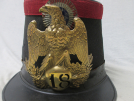 French shako model 1852 Franse shako Grenadier de la Garde Nationale 18e Legioen model 1852. tentijde van Louis Napoleon. zeldzaam hoofddeksel in een nog nette staat.