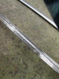 Belgium sword, with etching. Belgisch sabel met gravering Voor Vorst en Vaderland andere kant 2e Regiment Lansiers, bijzonder stuk maker is E.&F. Hörster Solingen.