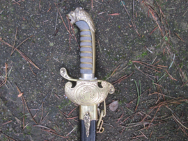 Police dagger of the Amsterdam police. Nederlandse ponjaard gebruikt door de Amsterdamse politie, hier zijn 3 stuks van bekend, zeldzaam stuk in een zeer nette staat gemerkt HERDER, met nummer 645. TOP stuk Museum goed.