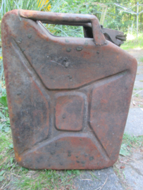 Duitse jerrycan 2e model 1943 met WEHRMACHT nette grbruikte staat.