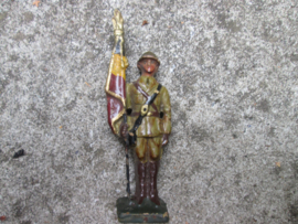 DURSO Belgium soldier with flag. Belgische soldaat met vlag zeer goede staat mooi figuur.