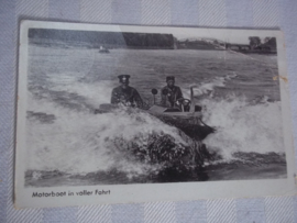 Duitse postkaart, WO2, met Feldpoststempel en beschreven.