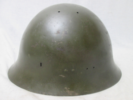 Gemodificeerde Japanse helm Thailand  Model 1930-1932 Siamese combat helmet, met Frans binnenwerk, dit werd officieel zo gedaan je ziet aan de voorkant de contouren van het helm embleem van Siam, nu Japanse ster. bijzonder stuk.