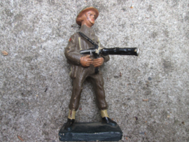 DURSO Belgium soldier with machine gun. Belgische soldaat jaren 50 met machine geweer en Engelse helm Belgische vlag.