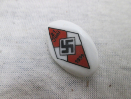 German tinnie, rally badge, Duitse tinnie, H.J. herinneringsspeld Sonnenwende 21 juni 1934 gemaakt van porselein, made of china.