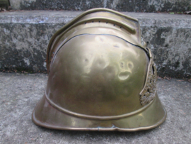 French firehelmet M1885, city of Mergitur PARIS. Franse brandweerhelm  wapen van Parijs, genummerd, voorzien van zwaar verguld helmembleem, montage kam is ook anders, bijzondere aanmaak.