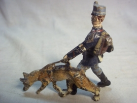 Very rare German soldier with dog. Zeldzame Duitse soldaat met hond zeer apart groter model.