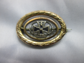 German sweetheart with iron cross. Duitse broche met in het midden het Ijzeren Kruis 1914. mooi vaderlandslievend item.