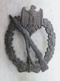 German infantry Assault badge, worn condition no maker. Duits Infanterie Aanvals Insigne, geen maker. gedragen staat.