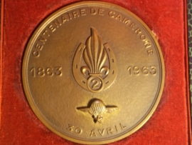 French remembrance medal in case Camerone 1963. 2eREI Franse penning in doos Camerone 18-63-1963, 2e regiment Etrangere Infanterie, met kleine parawing