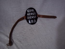 Emaille armband van de Lucht Beschermings Dienst LBD -- Opruiming Herstel Dienst. in zeer nette staat.