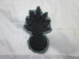 French qualification badge poilu, WW1. Brevet tireur Fusilier on Grenadier. Frans mouwembleem Grenadier, gedragen op het horizonblauwe uniform.
