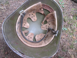 Dutch helmet used by the Germans, Schutzmannschaften. and Roumanian forces. Nederlandse helm gebruikt door de Roemenen. voorzien van een Duits binnenwerk, zeldzaam stuk.