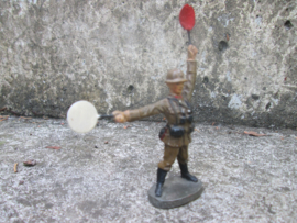 ELASTOLIN Belgium soldier with signal items. Belgische soldaat met signaal borden. zeer goede staat.