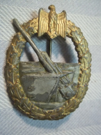 German Coastal Artillery war badge 1941, no maker. Duits Kust artillerie medaille zonder maker, mooie speldinzetting.