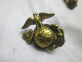 WW2 US collarbadge of the United States Marines. USMC kraagembleem WO2.