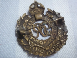 British cap badge as sweatheart. Engels petembleem ROYAL ENGINEERS als sweatheart.