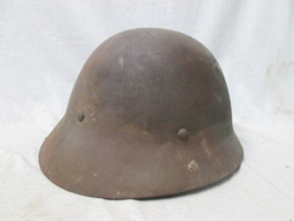 Japanese helmet of the civil defence, 1930 Japanse helm met Japanse karakters, gedragen door de luchtbescherming en laat in de oorlog door het Japanse leger.