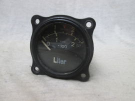 German Luftwaffe airforce fuel gauge, for a Focke-Wulf FW-190 fighter plane, nicely marked in good condition. Duitse luftwaffe brandstof meter, uit de FW-190 en zodanig ook gemarkeerd.