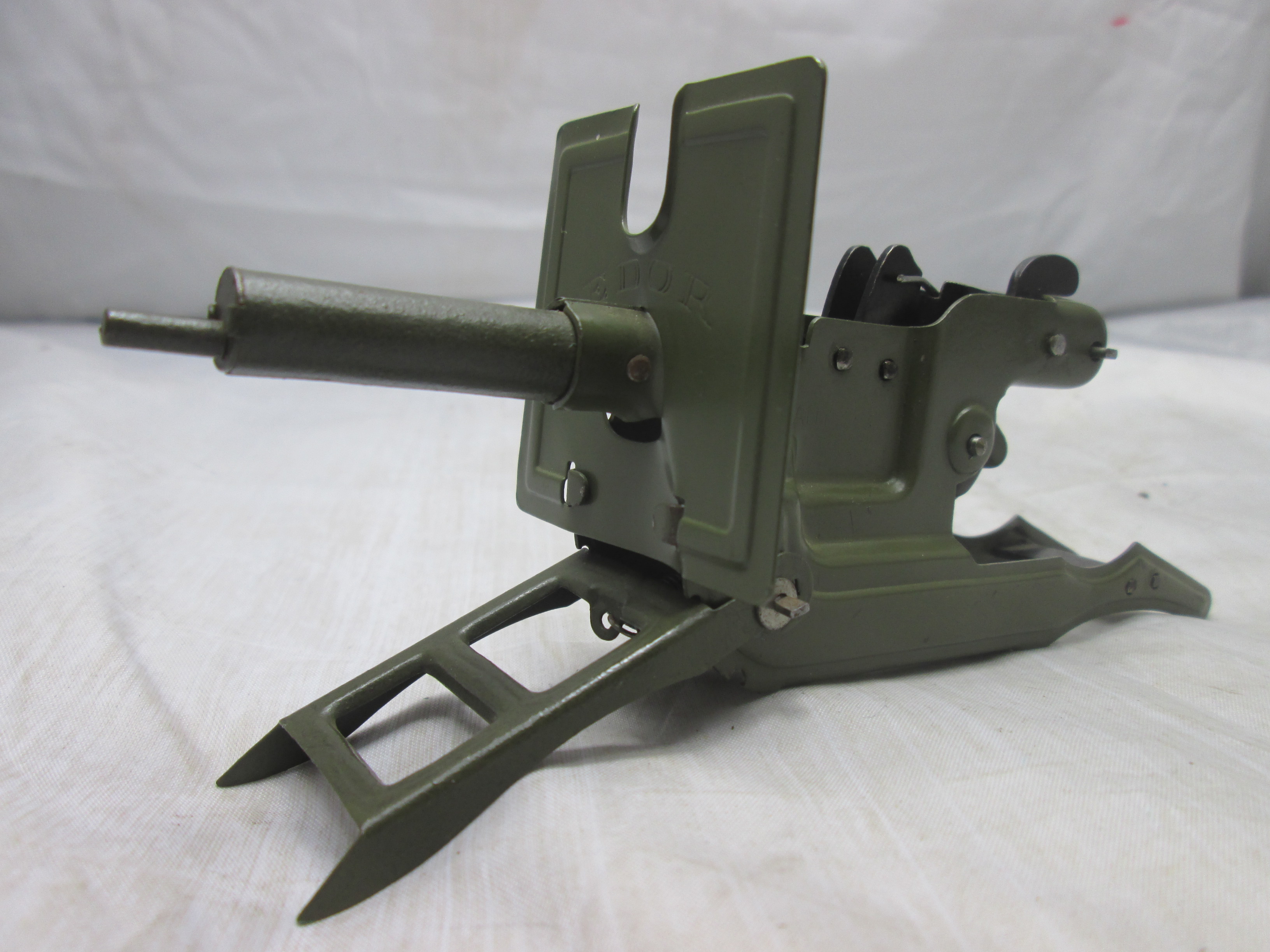 Toy machinegun in mintcondition. Blikken machinegeweer mint staat Made in Germany EDOR jaren 30/40 werkend met een klappertjes mechanisme