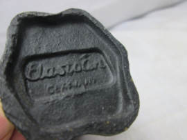 ELASTOLIN aasgier op boomstam.