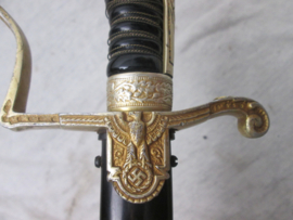 German Wehrmacht sword with lion head and red stones as eyes. Duits Wehrmacht sabel, geen maker, met leeuwenkop en 2 rode stenen als ogen zeer nette staat worden steeds moeilijker om te vinden.