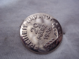 German pin. Duits speldje Freifeit und Brot 29 Marz. 1936.