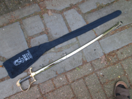 Dutch sword post war for a GENERAL. German made. Nederlands wandelsabel leeuwenkopsabel na-oorlogs Duitse makelij WKC Solingen MINT condition Generaals uitvoering 2 draagringen op de schede. TOP staat apart zeldzaam stuk.