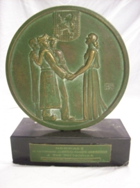 Heavy bronze table medal for prisoners of war Zware bronzen plaquette voor teruggekeerde Belgische Krijgsgevangenen