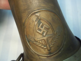 German bugle Labour Party, nicely marked. Duits signaalhoorn, bazuin van de Arbeitsdienst met embleem en regimentsnummer 5/319, werkend, zeer decoratief