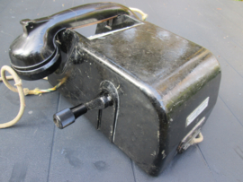 German desk-top field telephone, nicely marked with Waffenambt mark. Duitse veldbureau telefoon bakeliet, hoorn en telefoon met WA stempel gemarkeerd 1940, bijzonder stuk zie je niet zo vaak.