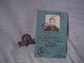 German tinnie, rally badge, Duitse tinnie, Sportfest HJ Hitler- Jugend -- Bann  und Jungbann 318, rare tinnie, zeldzaam. met Dienstkarte der Hitler-Jugend.