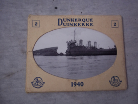 Foto reportage 8 stuks over Duinkerken 1940 in een mapje wat je tijdens de oorlog kon kopen.