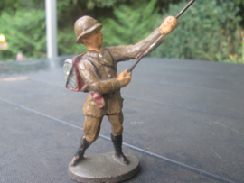 ELASTOLIN Belgium soldier. Belgische soldaat met verbindingshaak om lijnen te plaatsen bijzonder stuk goede staat.