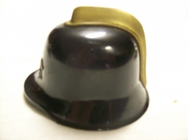 Miniature German fire helmet. Miniatuur Duitse brandweerhelm