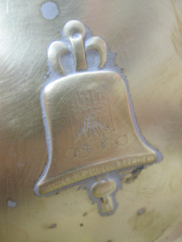 German brass saucer Olympic games 1936. Duits koperen  schoteltje met daarop de Olympische Spelen bel Ich rufe die Jugend der welt uit 1936.