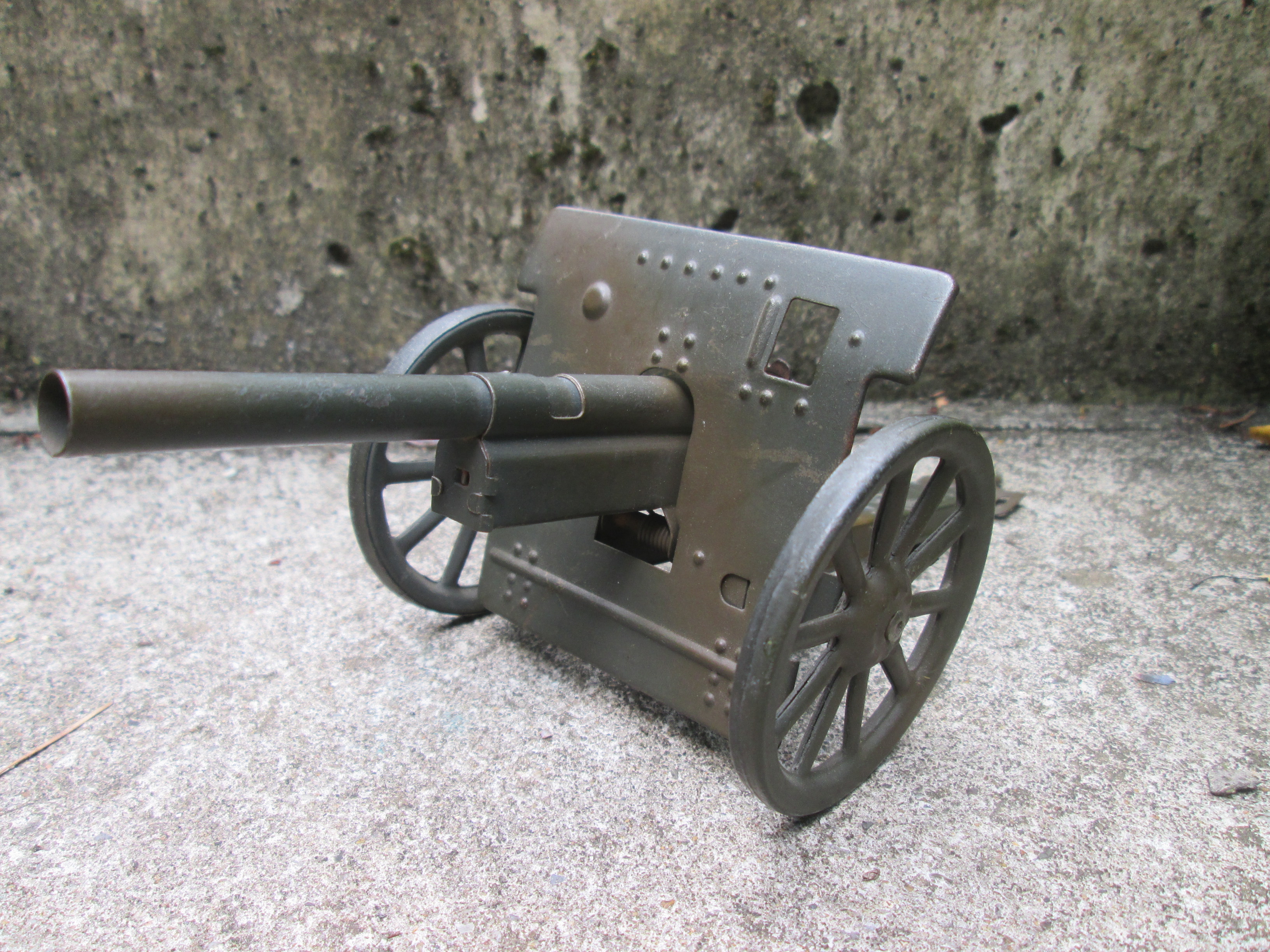 Tin toy canon. Blikken speelgoed kanon niet gemerkt. werkend.