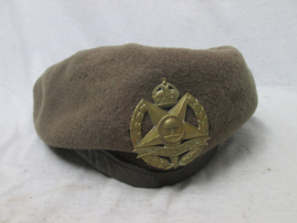 Australian cap with badge dated 1942 - The 47 th. Infantery Battalion ( The Wide Bay Regiment). Australische baret 1942 apart zeldzaam stuk.